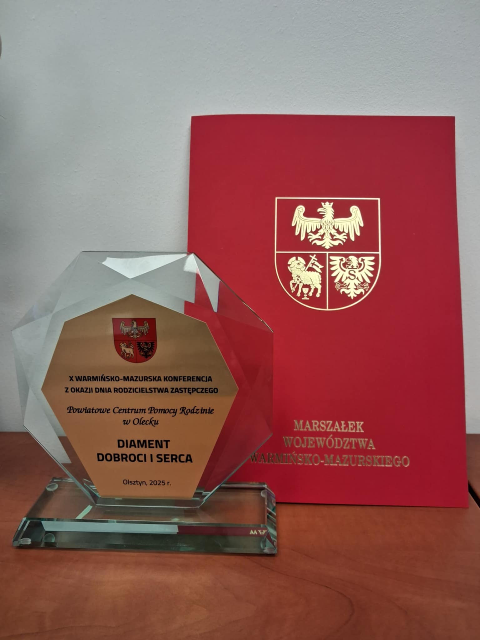 szklana statuetka